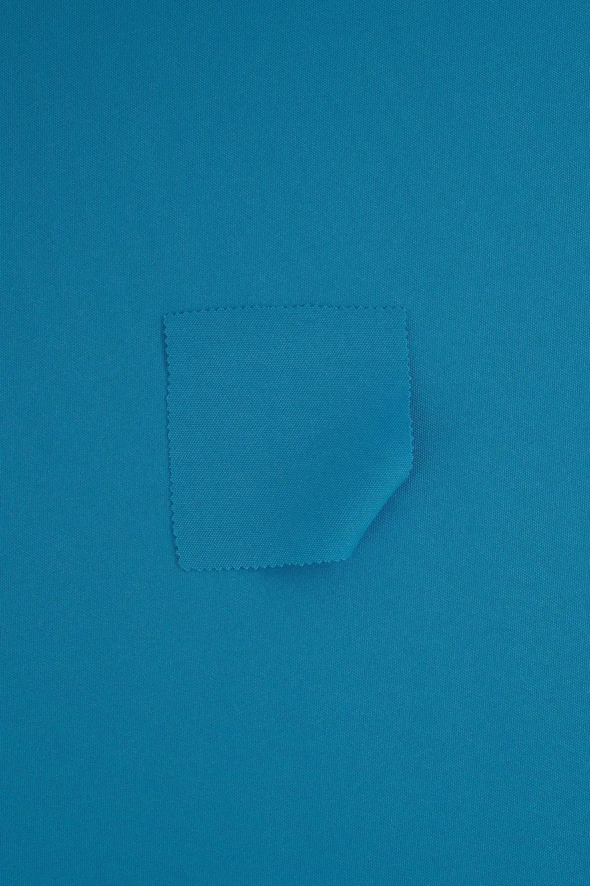 Strech nos vivid blue
