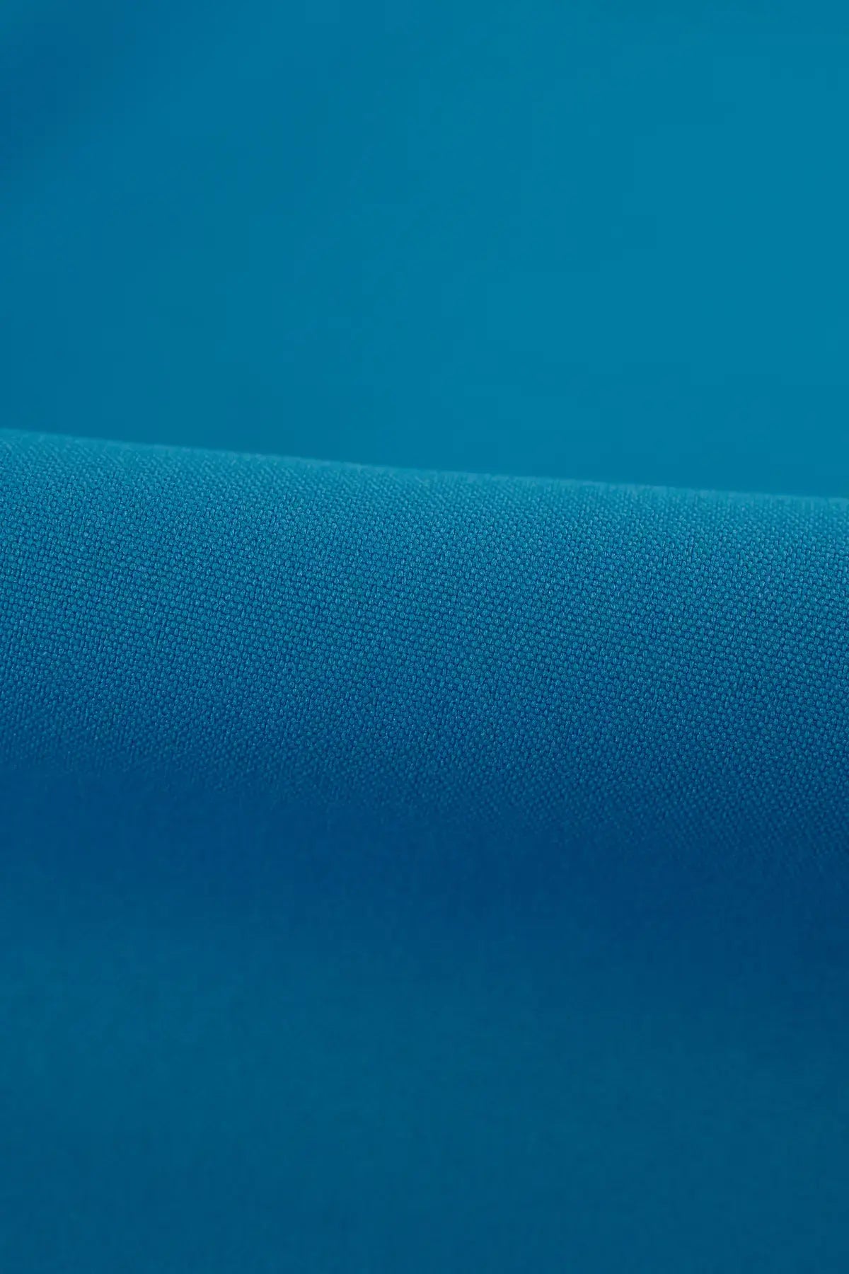 Strech nos vivid blue