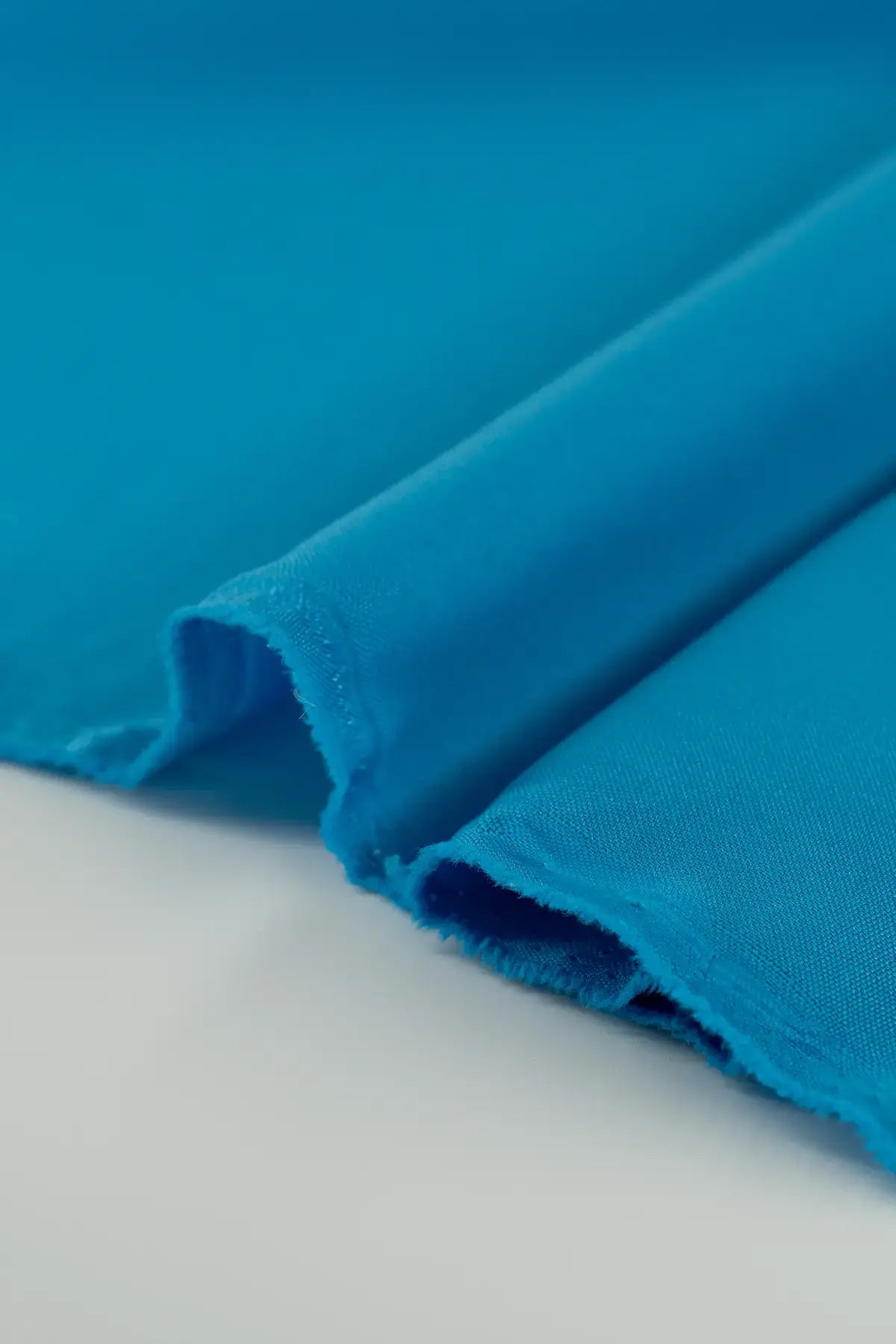 Strech nos vivid blue