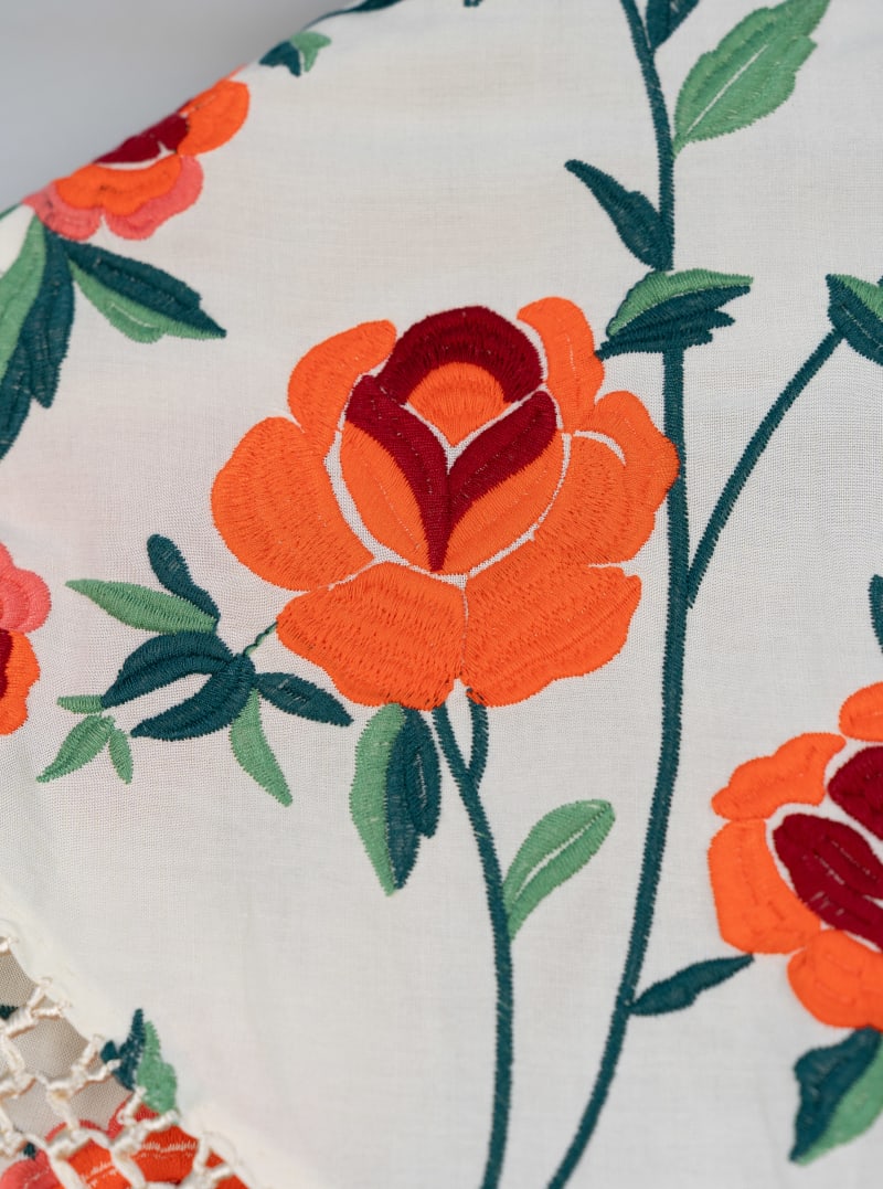 Mantoncillo estampado flor color crema