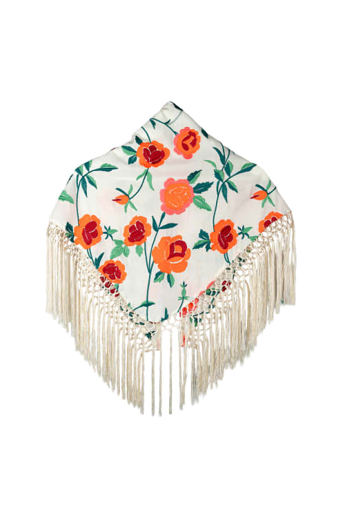 Mantoncillo bordado flor color crema 