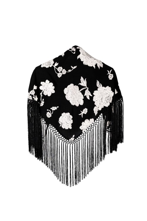 Mantoncillo bordado flor color negro