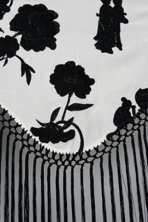 Mantoncillo bordado fechina negro 