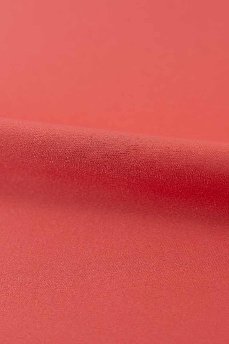 tela crepe saten liso en color coral