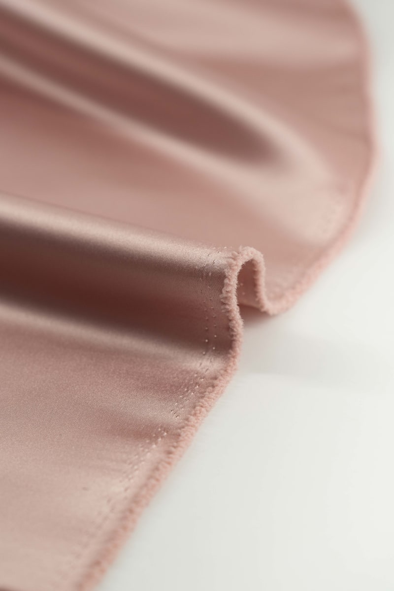 tela saten raso en rosa nude