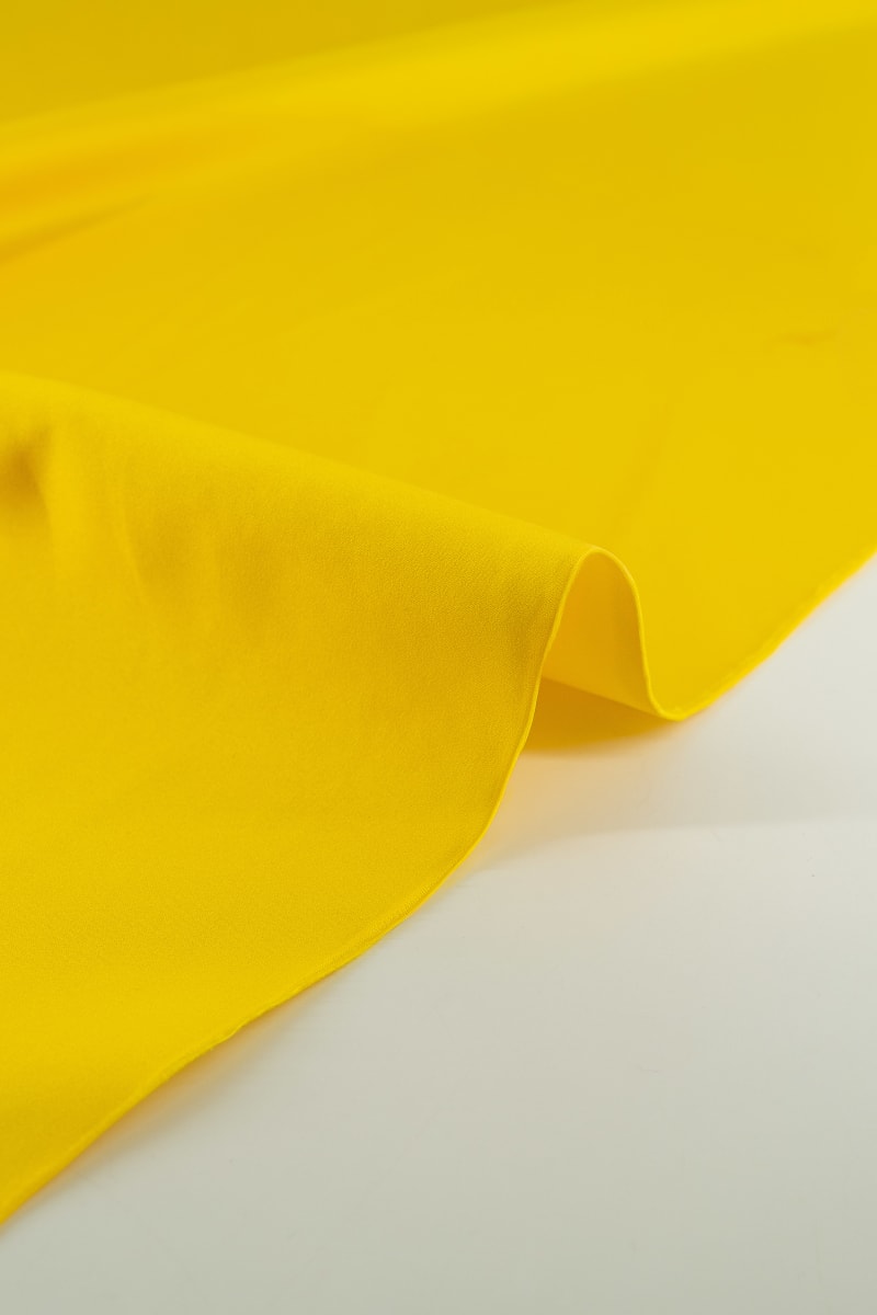 Saten color amarillo