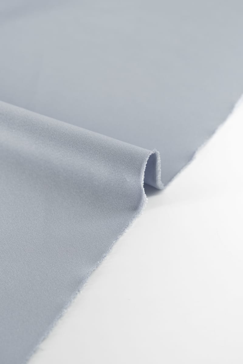 Crep saten color gris