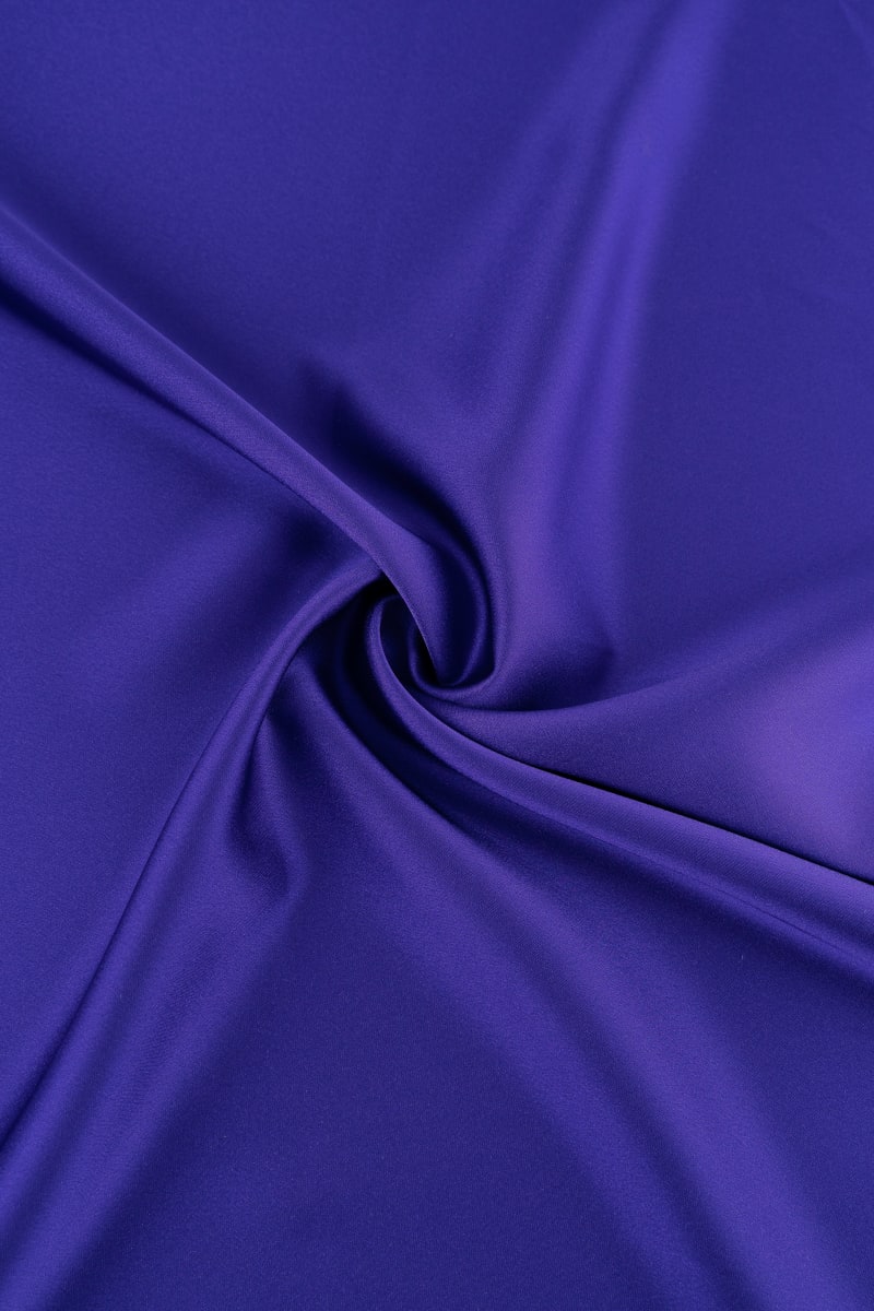 Crep saten color morado