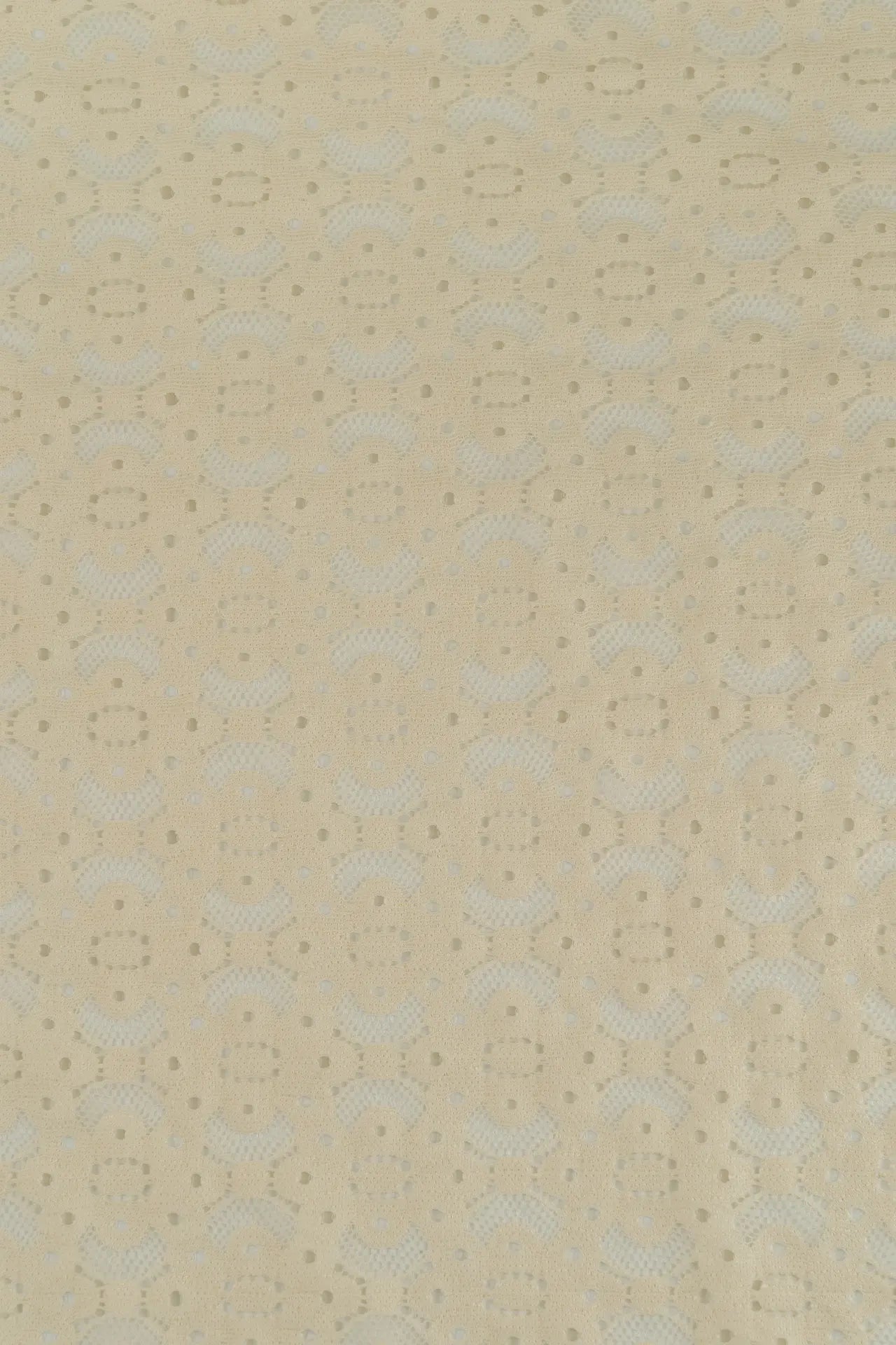 Encaje flor perforada cruda