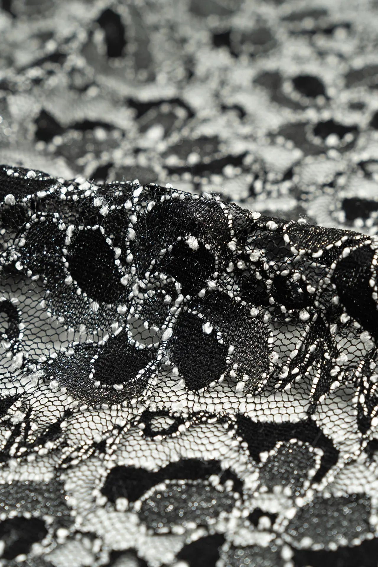 Encaje lurex flor negra