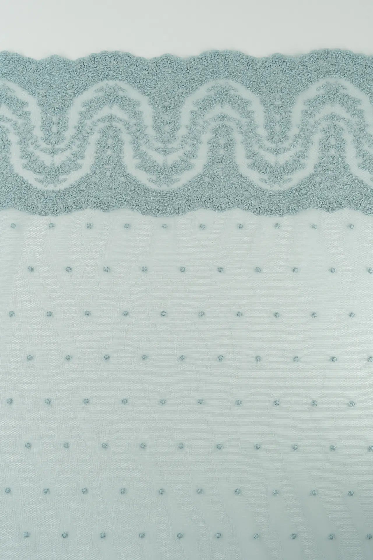 Tul bordado plumeti azul cenefa ondas