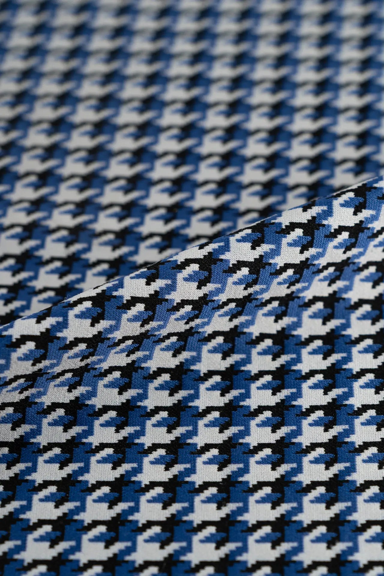 Punto pata de gallo azul