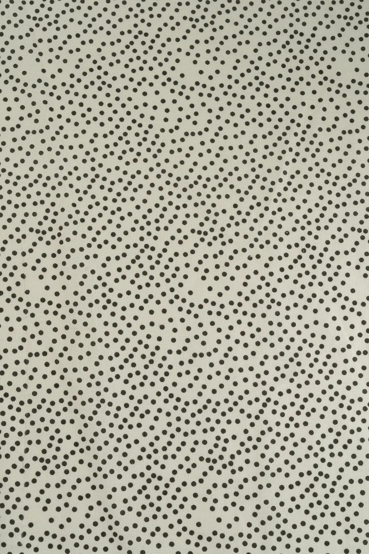 Estampado de lunares negros