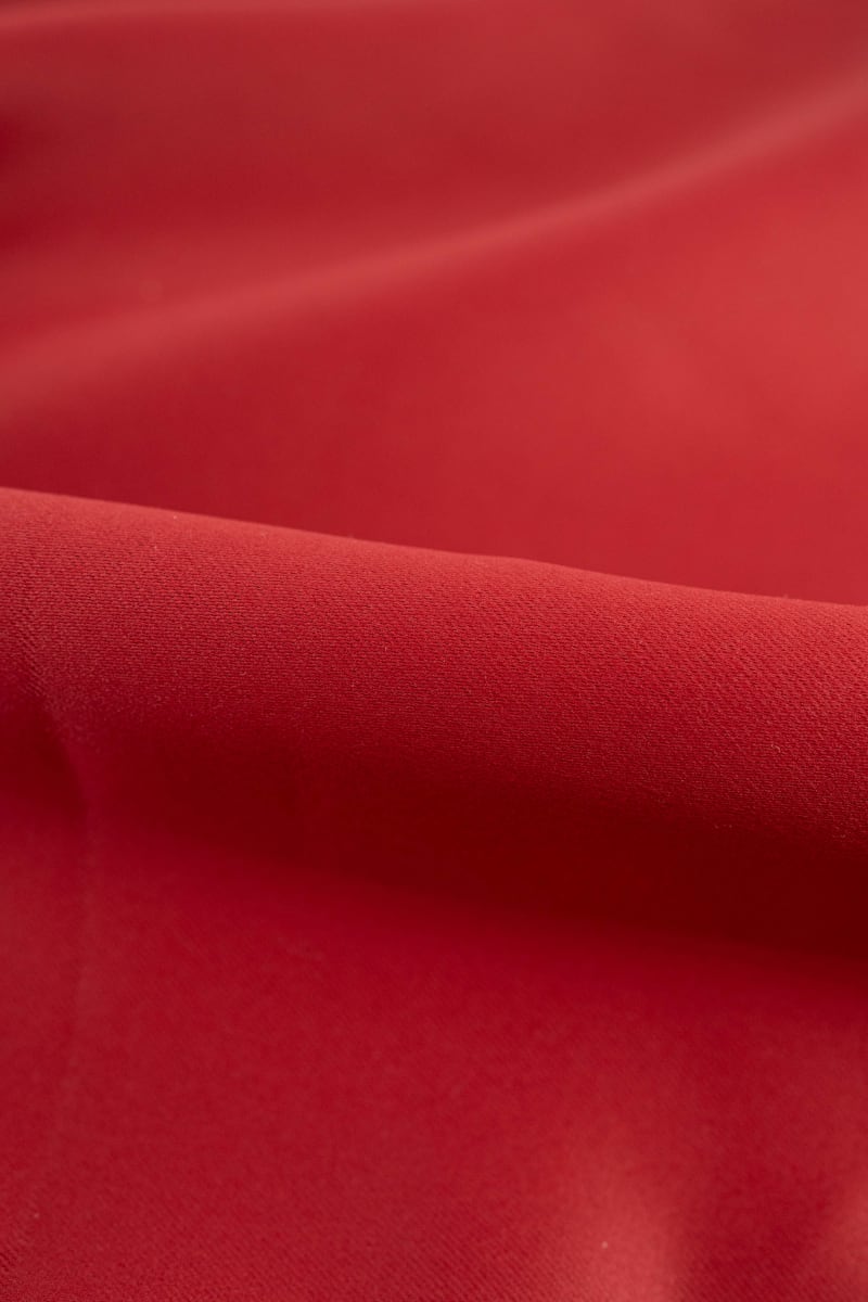 Oscurante liso rojo