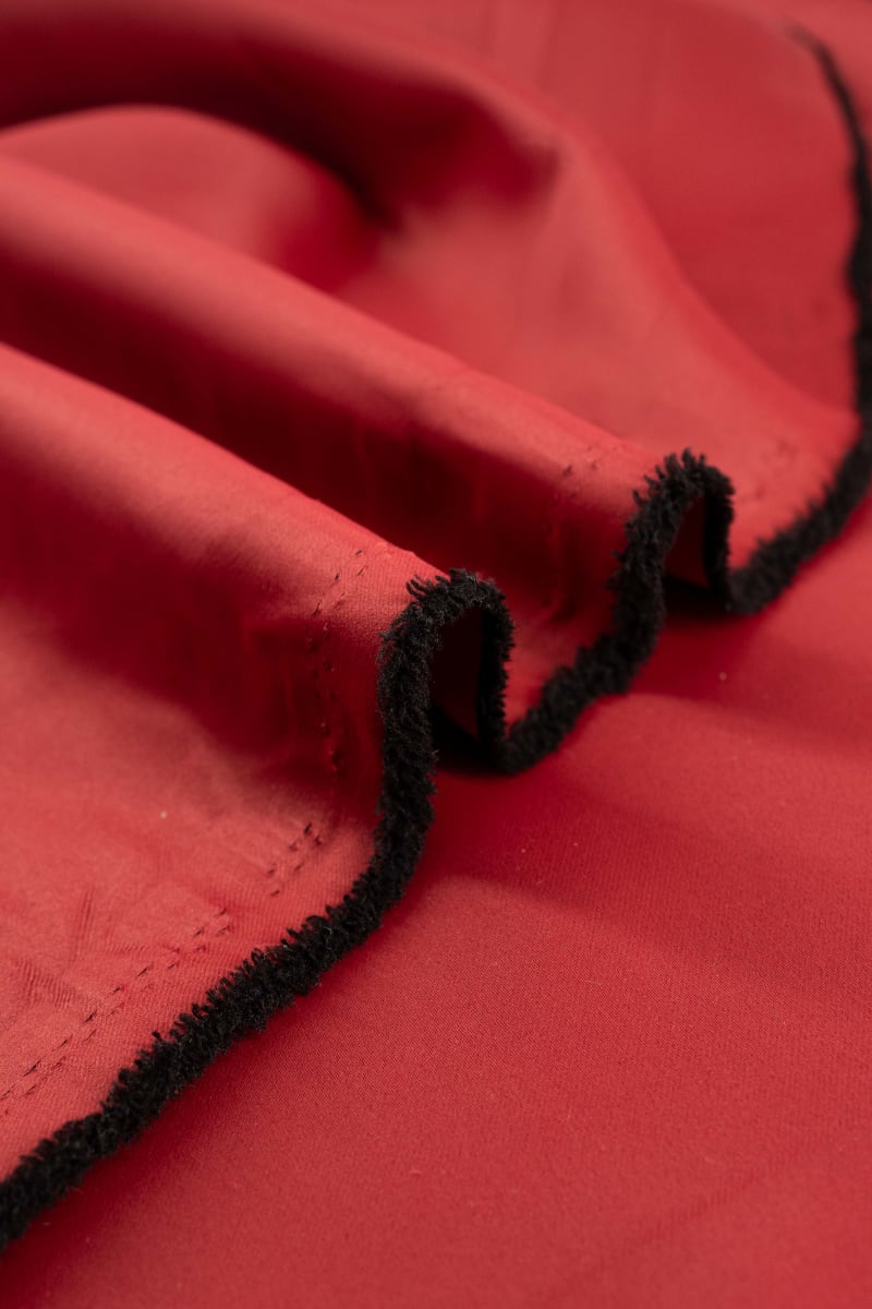 Oscurante liso rojo