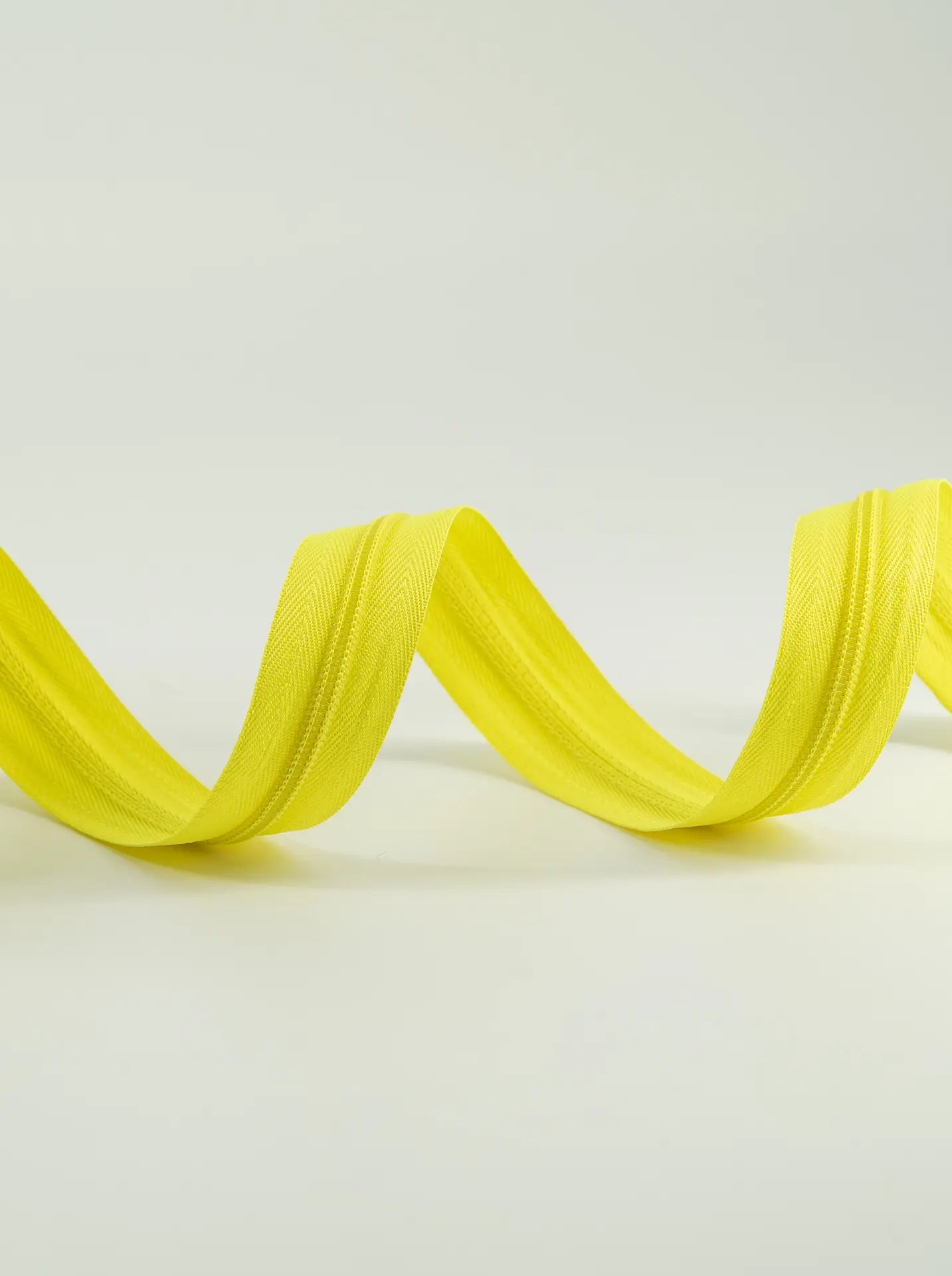 Cremallera continua amarilla fluor