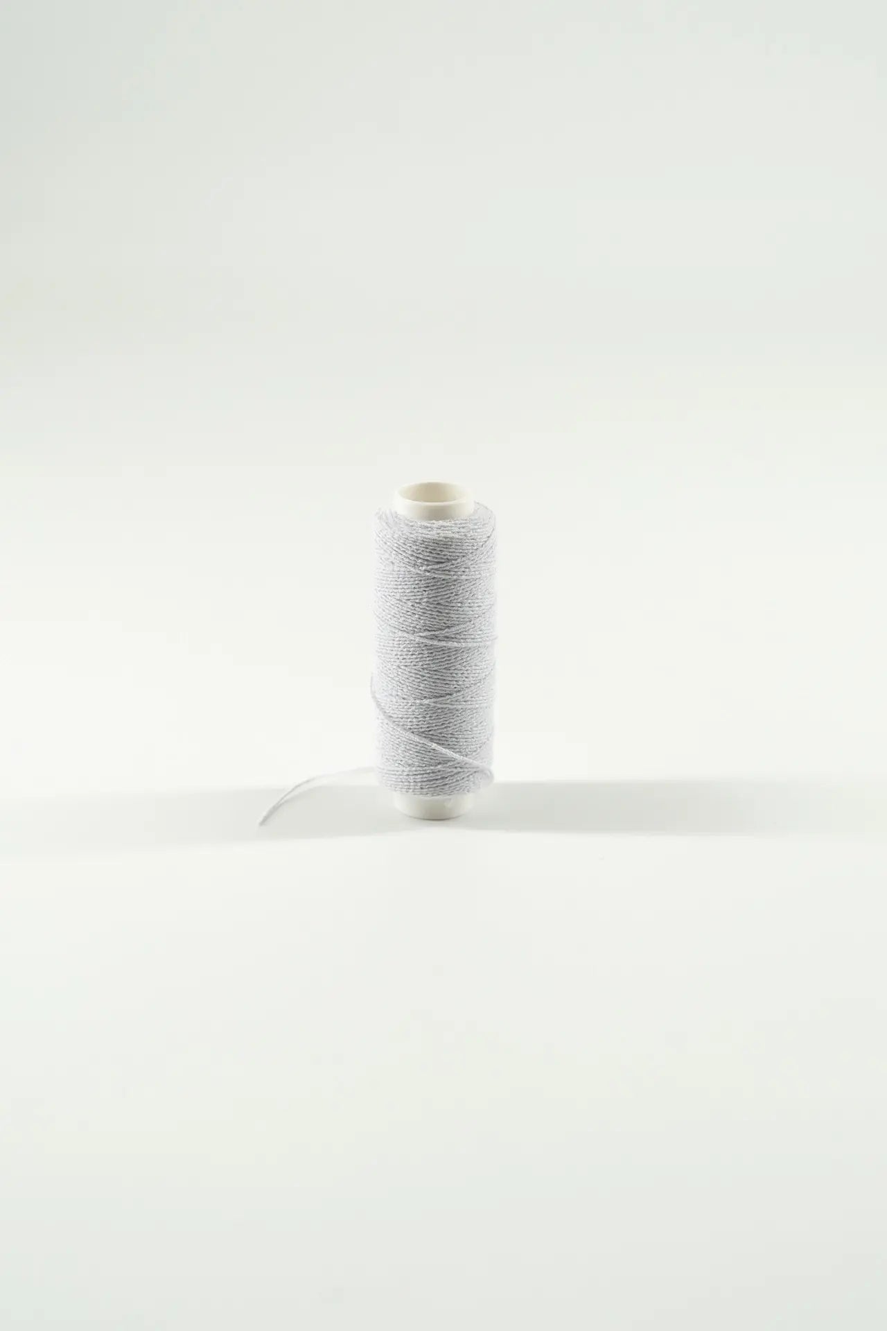 Cordón fino elástico gris