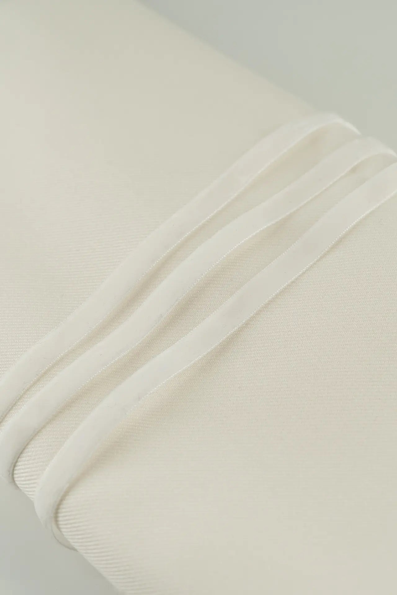 Cinta terciopelo blanco