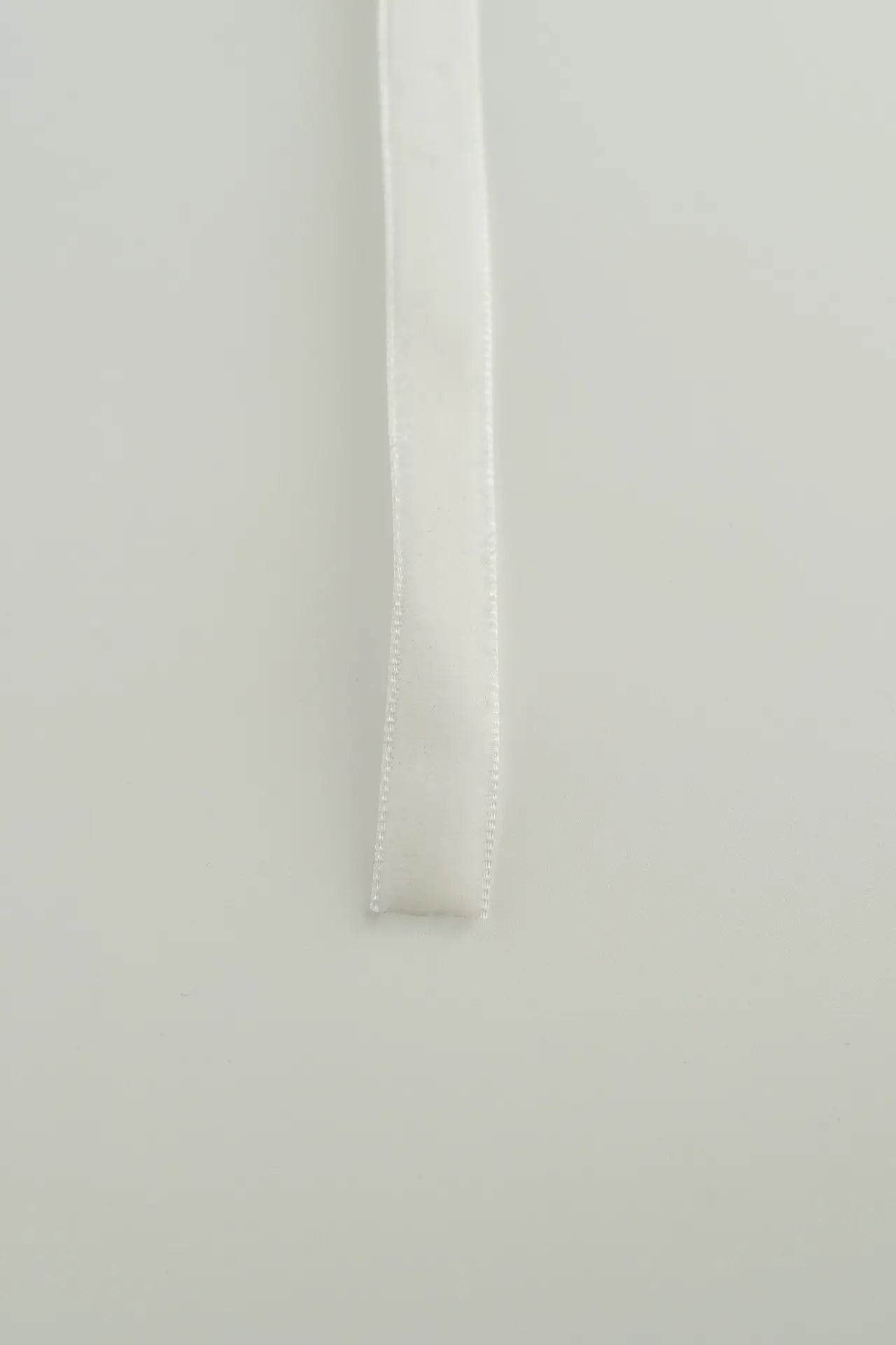 Cinta terciopelo blanco