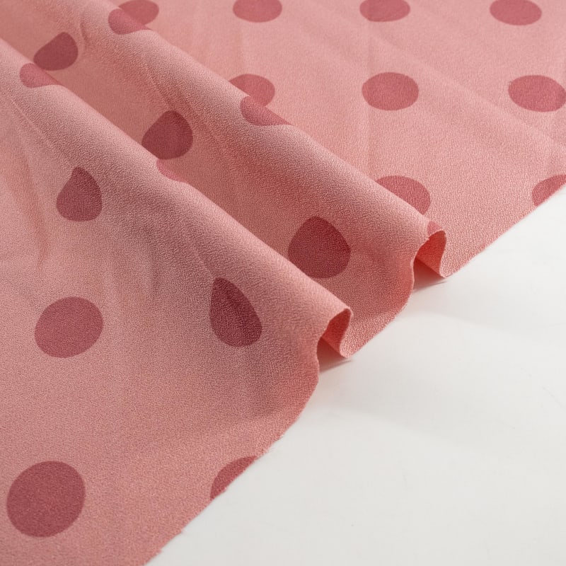 Crepe lunares grande rosa maquillaje