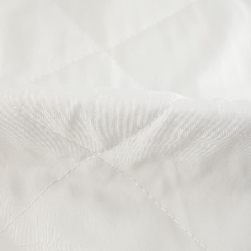 Acolchado liso blanco neutro