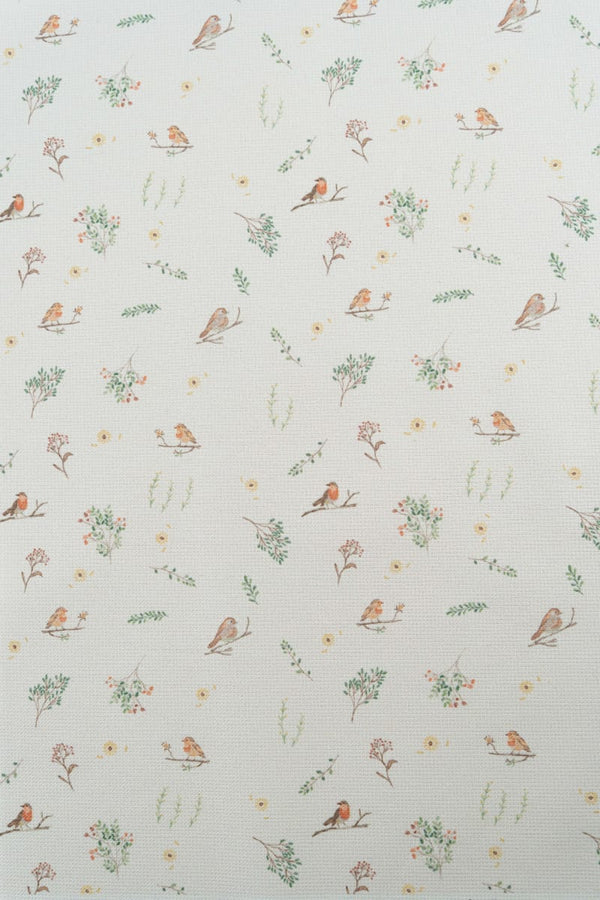 Tejido con estampado infantil de pajaros y flores en tonos suaves y pastel.