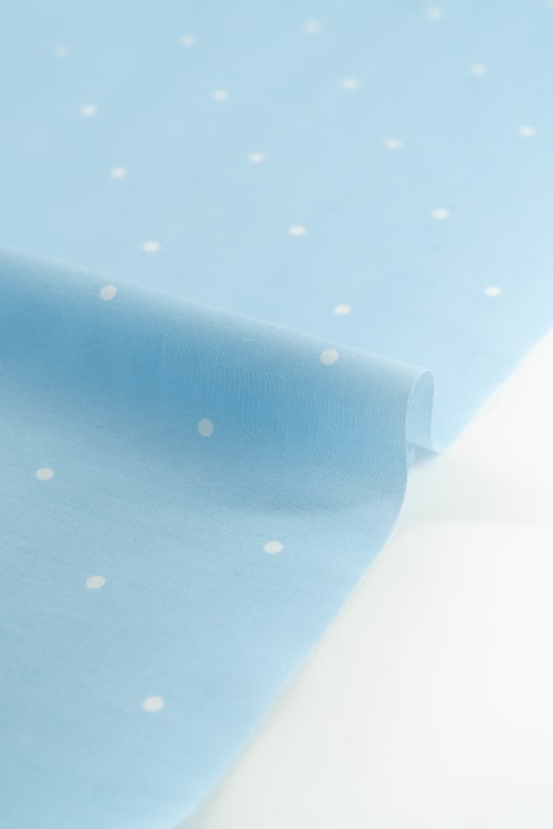 Popelin de lunares  de 5mm color azul empolvado