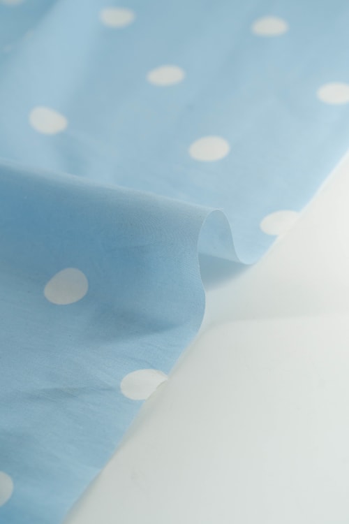 Popelin de lunares de 18mm color azul empolvado