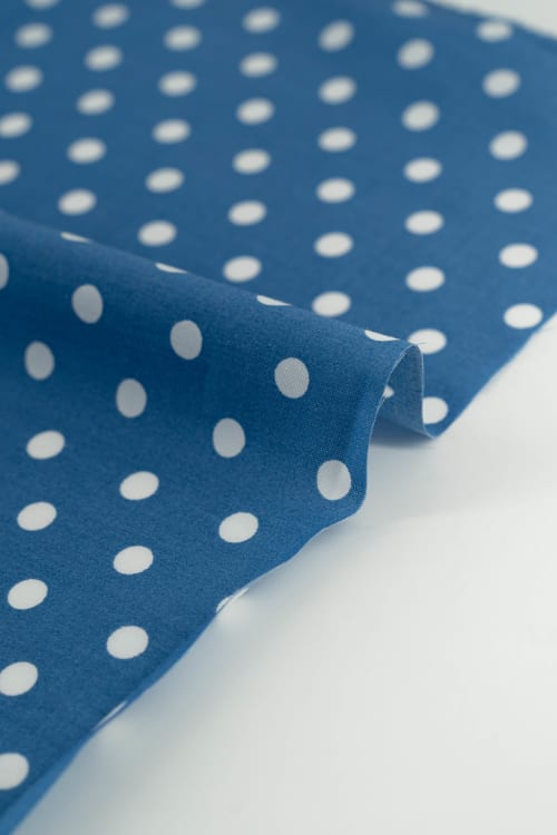 Popelin azul noche con lunar blanco de 8 mm