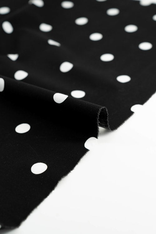 Popelin color negro con lunar blanco de 18mm