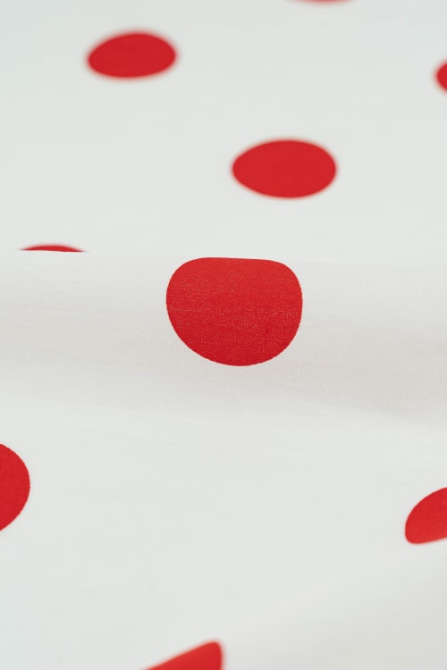 Popelin color blanco con lunar rojo de 35mm