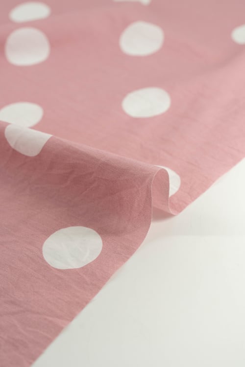 Popelin de lunares de 35mm color rosa maquillaje