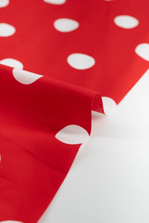 Popelin color rojo con lunar blanco de 35mm