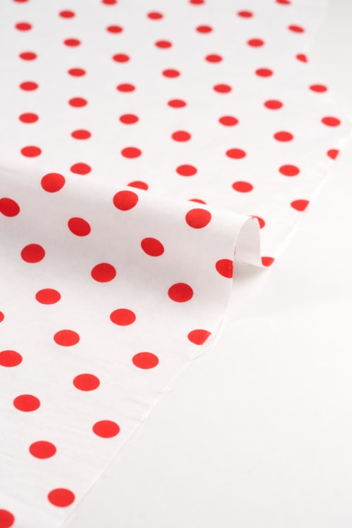 Popelin color blanco con lunar rojo de 8mm