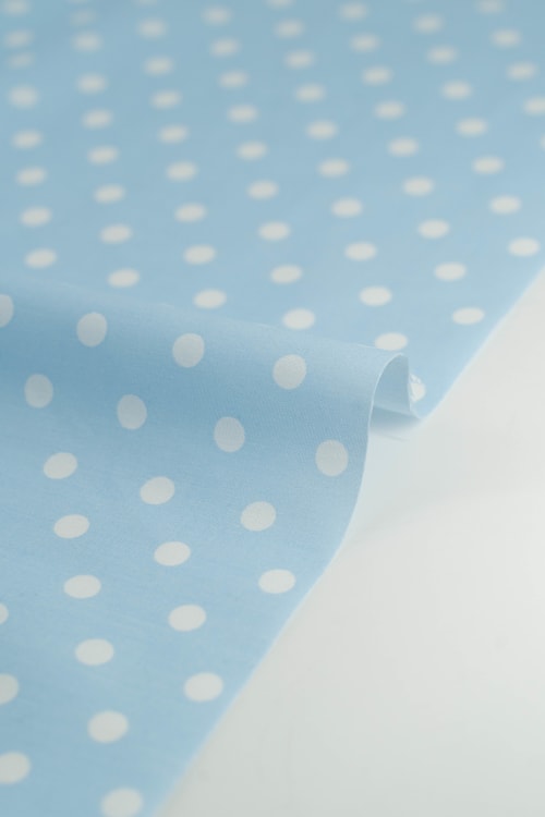 Popelin azul empolvado con lunar blanco de 8mm