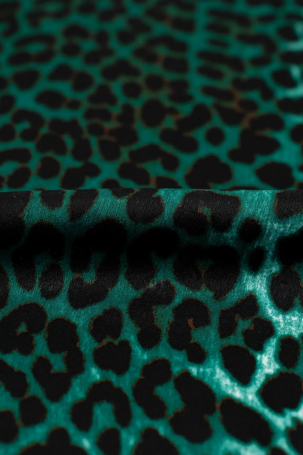 Satén leopardo verde ming green