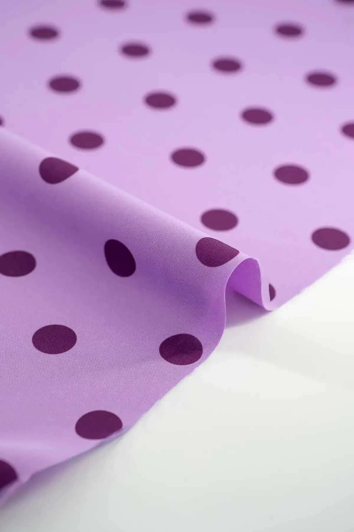 Tela lunares violeta