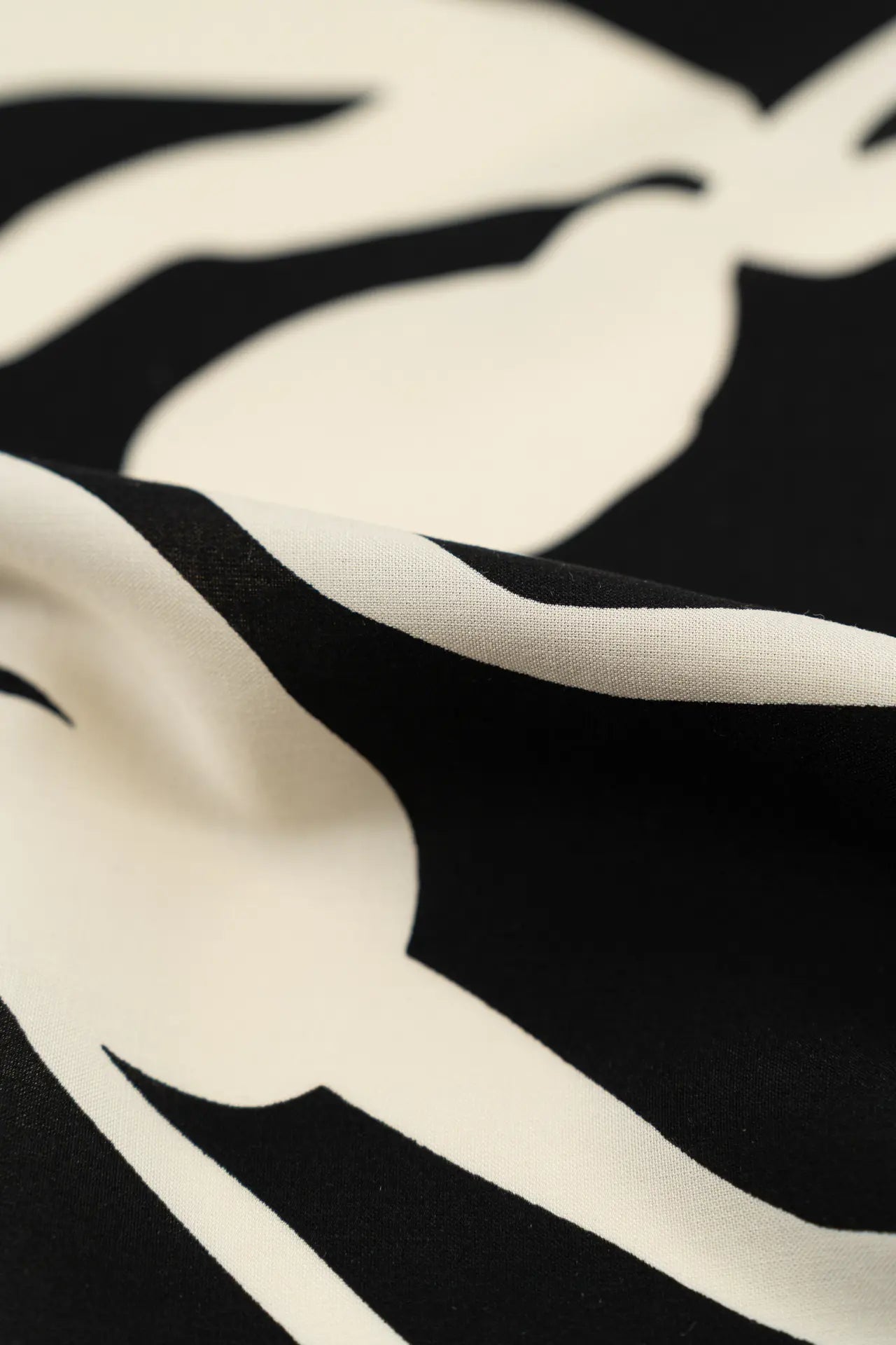 Viscosa jet black