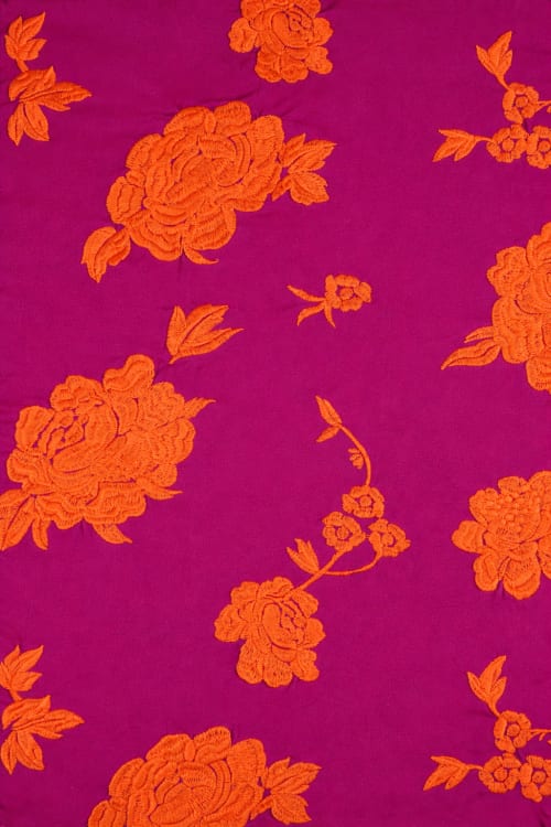 Tela con estampado de flora color buganvilla