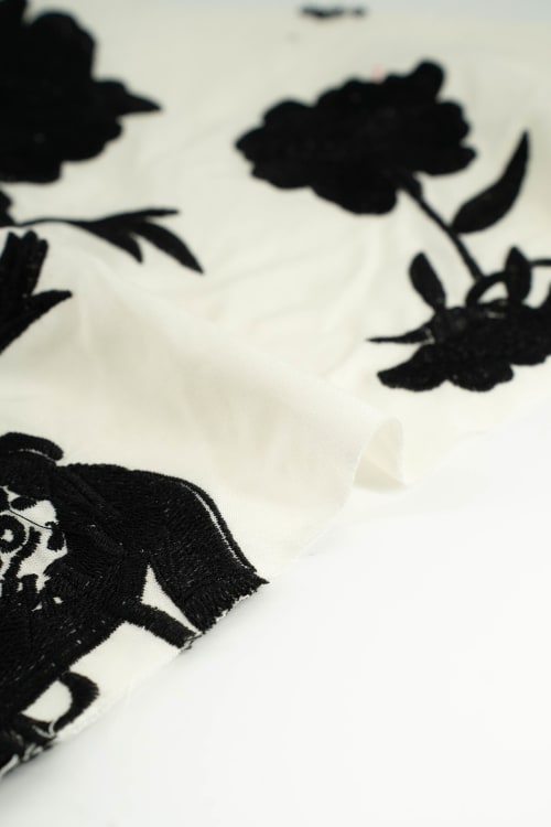 Tela con estampado color crema