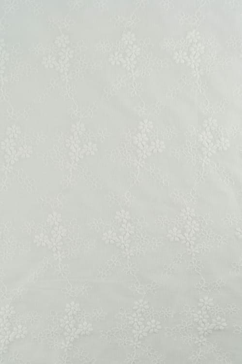 Perforado algodón blanco lirio