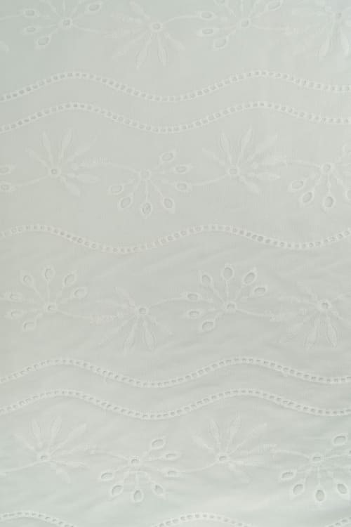 Perforado algodón blanco gaerdenia