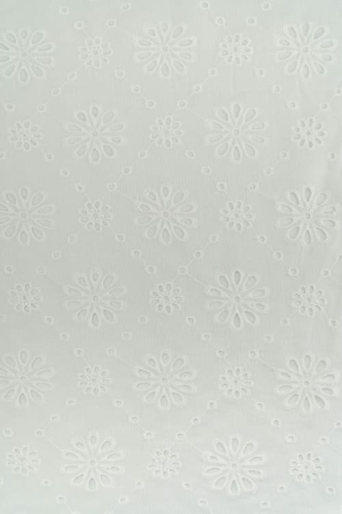 Perforado algodón blanco dama
