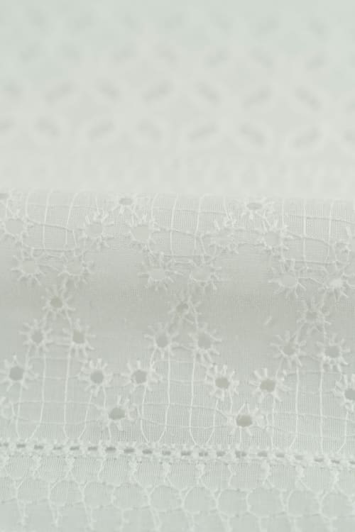 Perforado algodon blanco adelfa