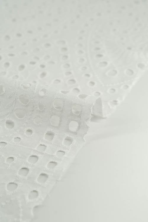 Perforado algodón blanco laurel 