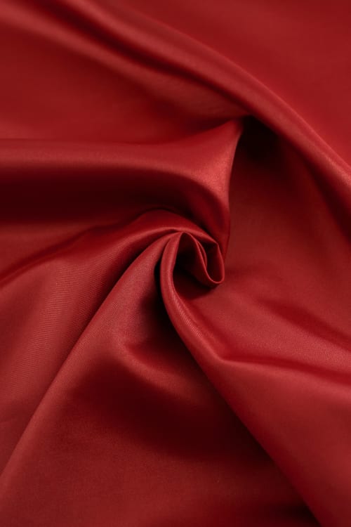 Raso color rojo liso