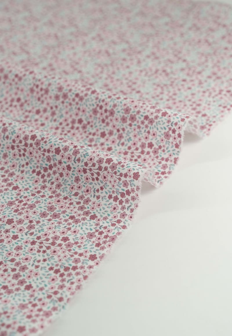 Tejido infantil con estampado de flores.