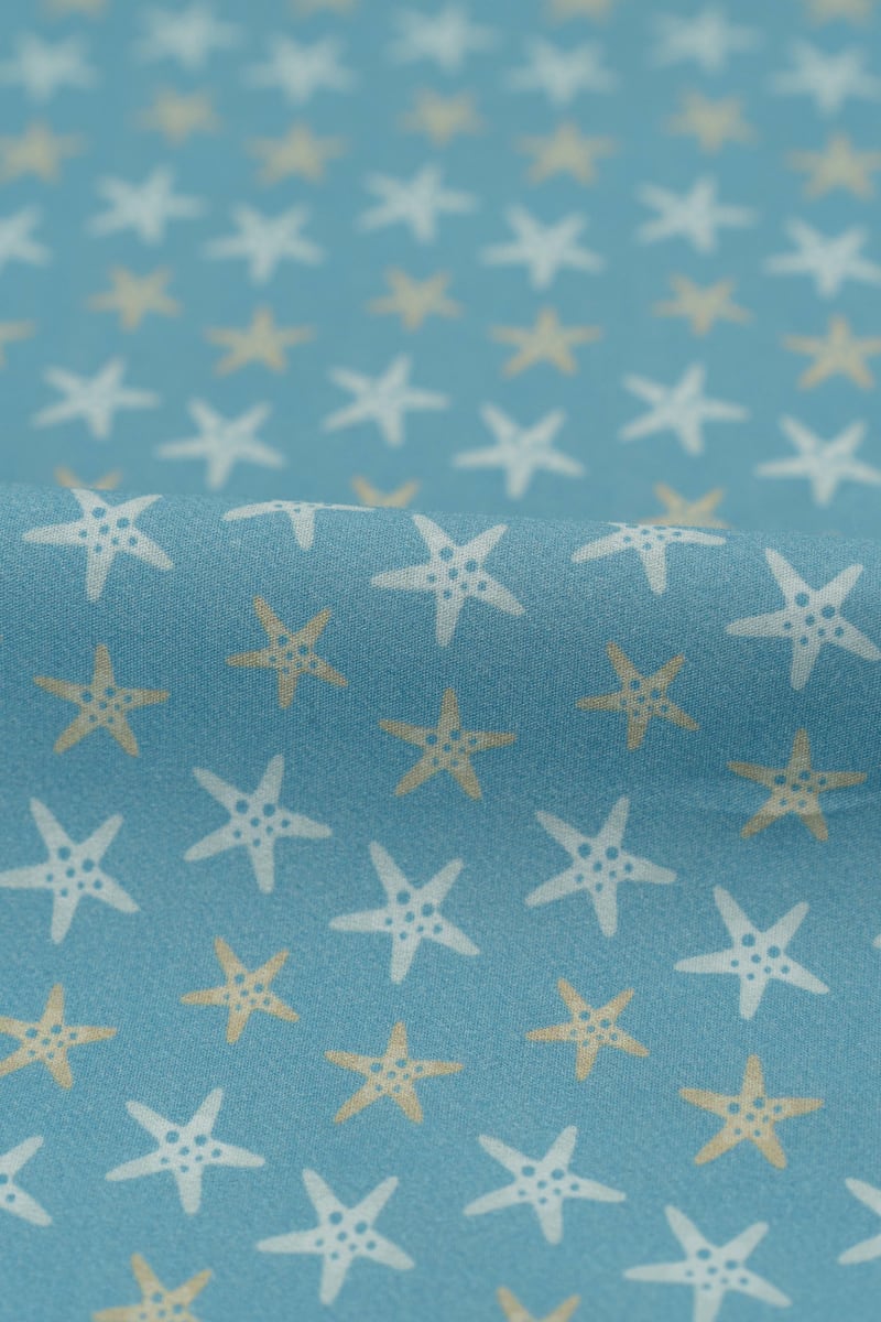 Tejido infantil con estampado de estrellas de mar