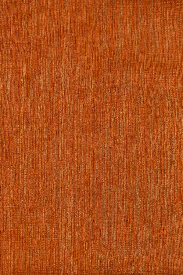 Seda rústica en color naranja albaricoque. Tejido con entramado visible de fibras naturales.