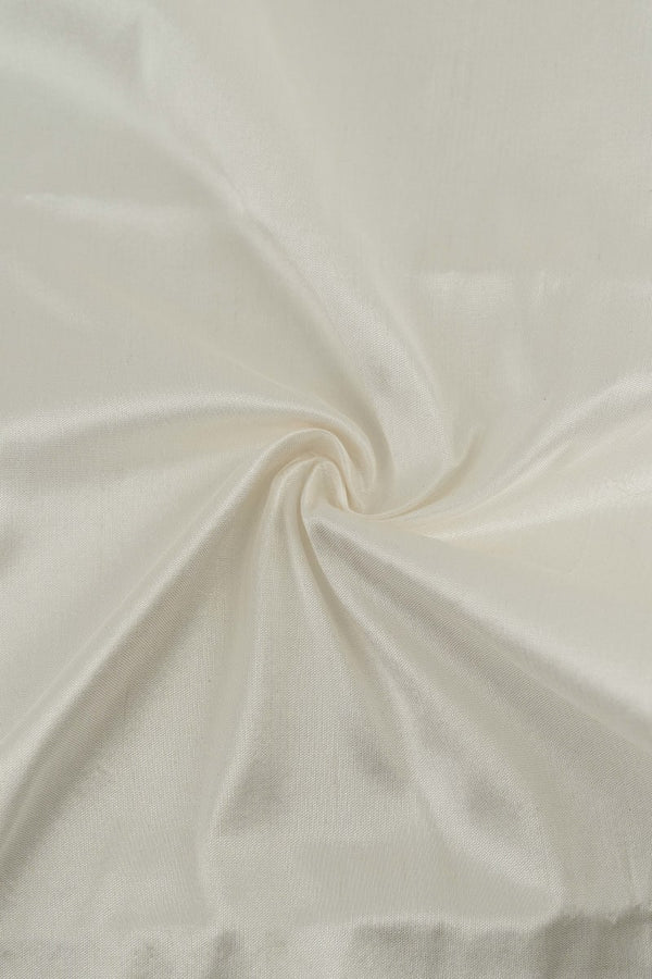 Seda natural en color blanco roto con entramado ligeramente visible.